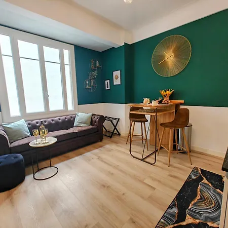 Superb Suite, 아파트 니스