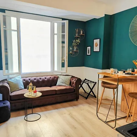 Superb Suite, 아파트